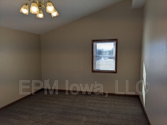 Photo - 110 12th St SE