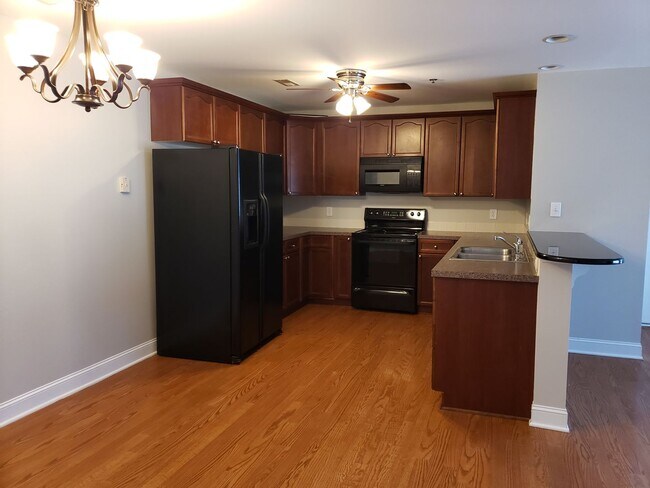 Photo - Great upper level condo convenient to everything