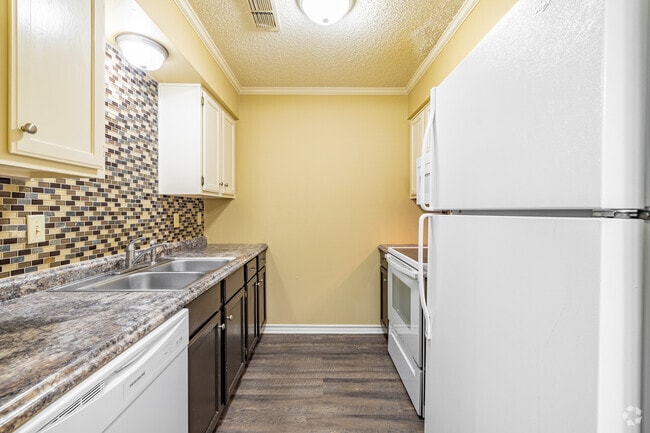 2BR, 1BA - 850SF - Kitchen - The Place at Pleasant Grove