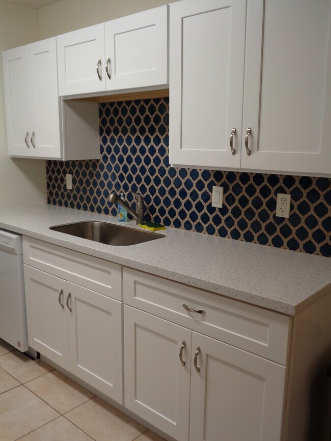 KITCHEN - 150 Pineview Rd Unit B1