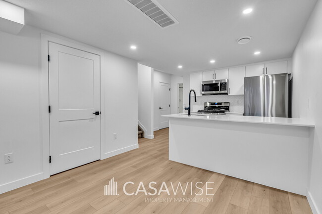 Photo - 15414-15496 96 Ave NW