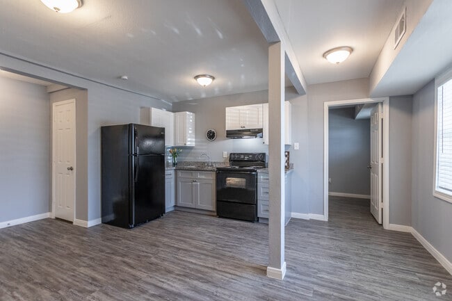 2 BR, 1 BA - 800 SF