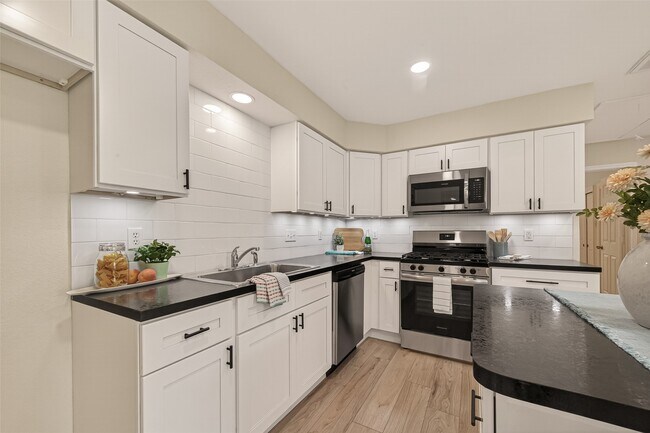 Photo - 13843 Northlake Dr