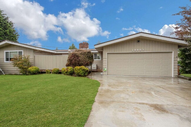 Building Photo - Cozy Unit available!