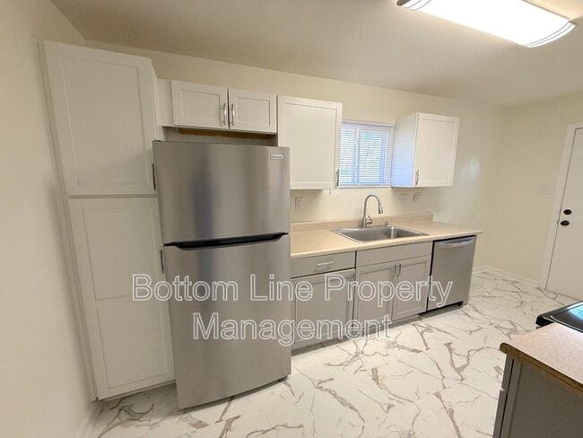 Photo - 2011 Holly St