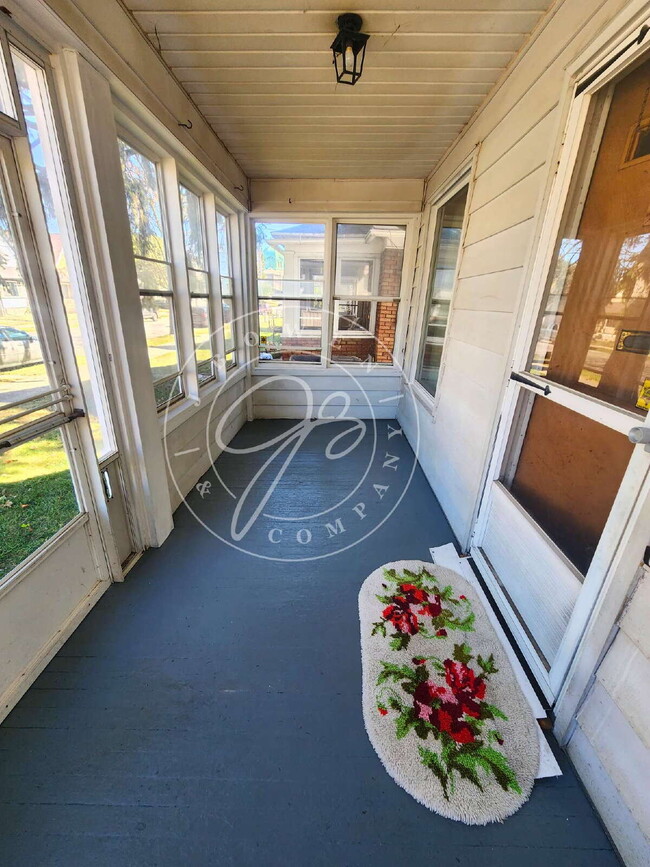 Photo - 4 bed 2 bath with 1st floor bedroom and ba...