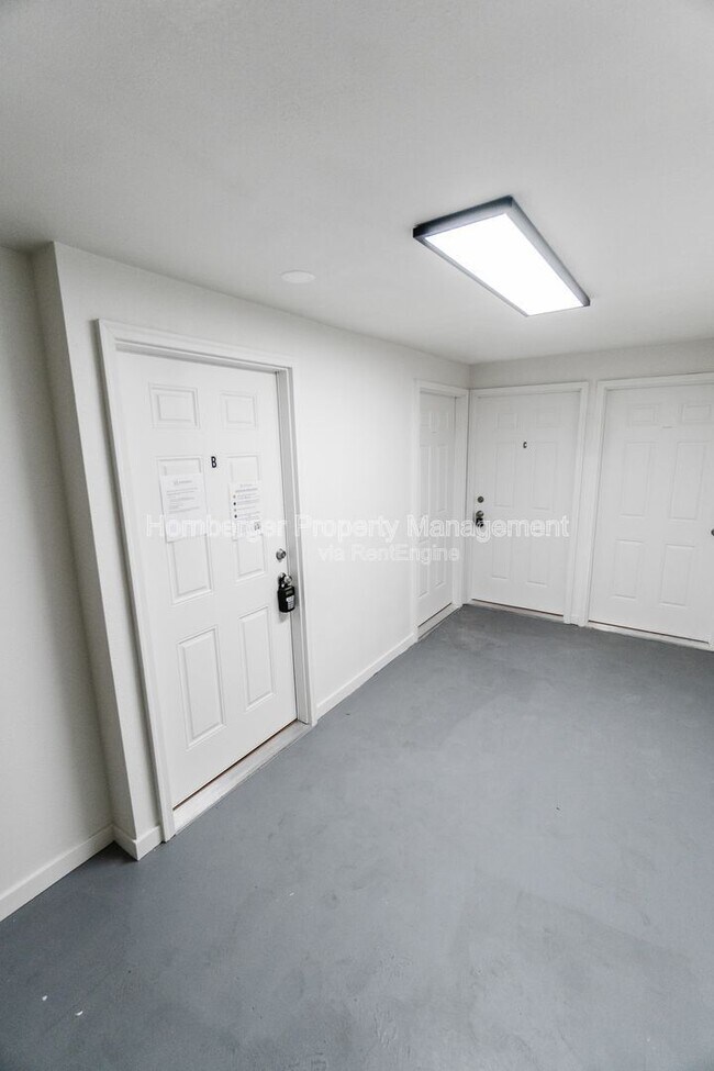 Photo - 911 E Bridgeport Ave Unit B