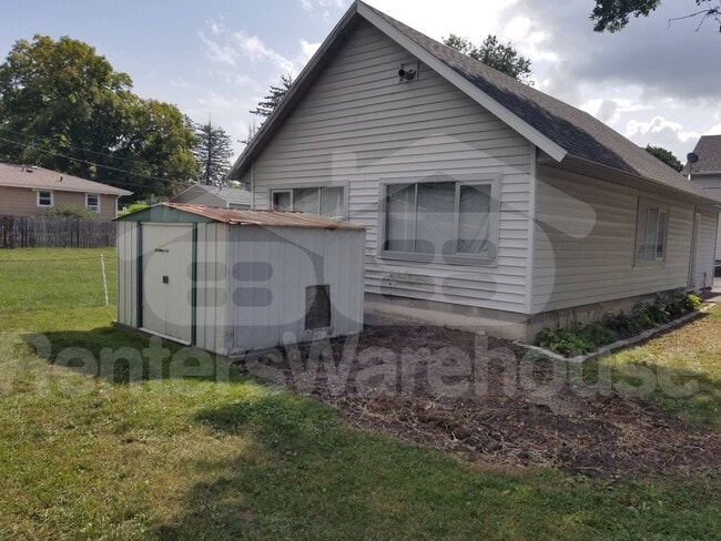 Photo - 616 2nd St NE