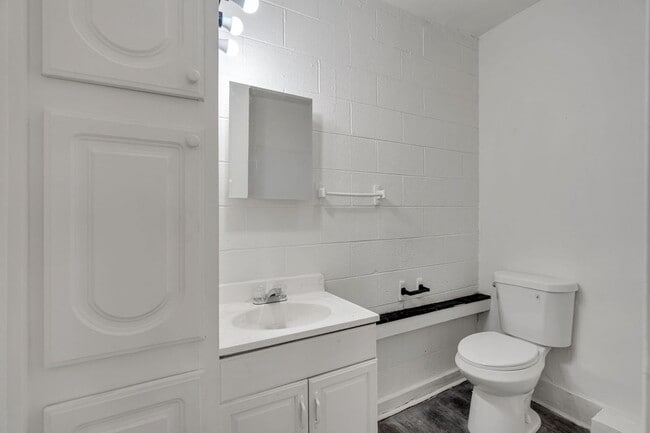 Photo - 1619 Laharpe St Unit A