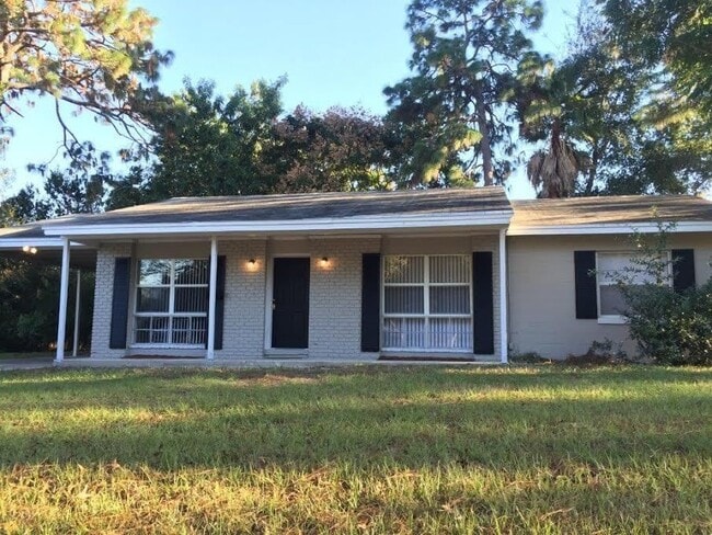 Building Photo - 5216 Palisades Dr