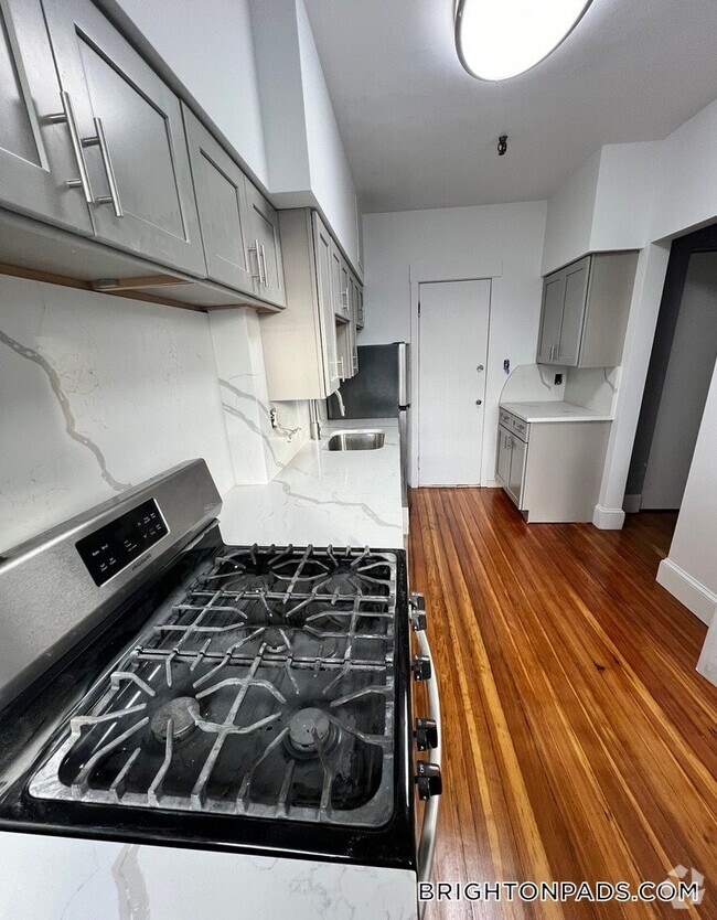 Building Photo - 2003 Commonwealth Ave Unit 20 Rental