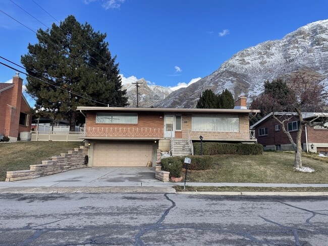 Building Photo - Gorgeous Mid-Century Modern Home Adjacent to BYU