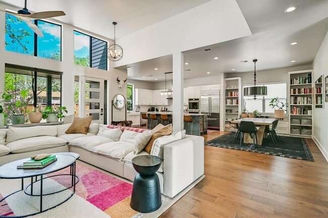 Photo - 2011 Arpdale St