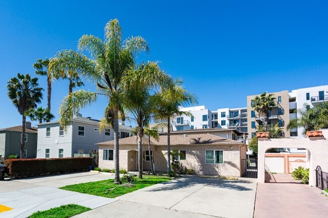 Building Photo - 4540-4544 Ohio Street Unit 4544 #2 Rental
