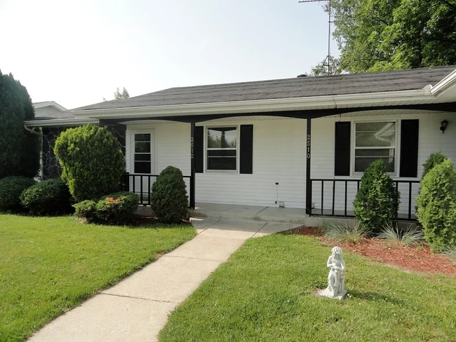 Photo - 2512 Ridgefield Dr NE