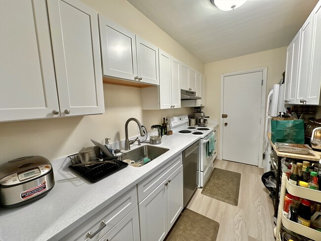 Building Photo - 804 Centre St Unit 7