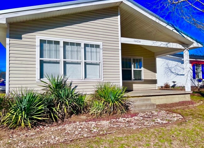 Photo - 1404 Pauline St