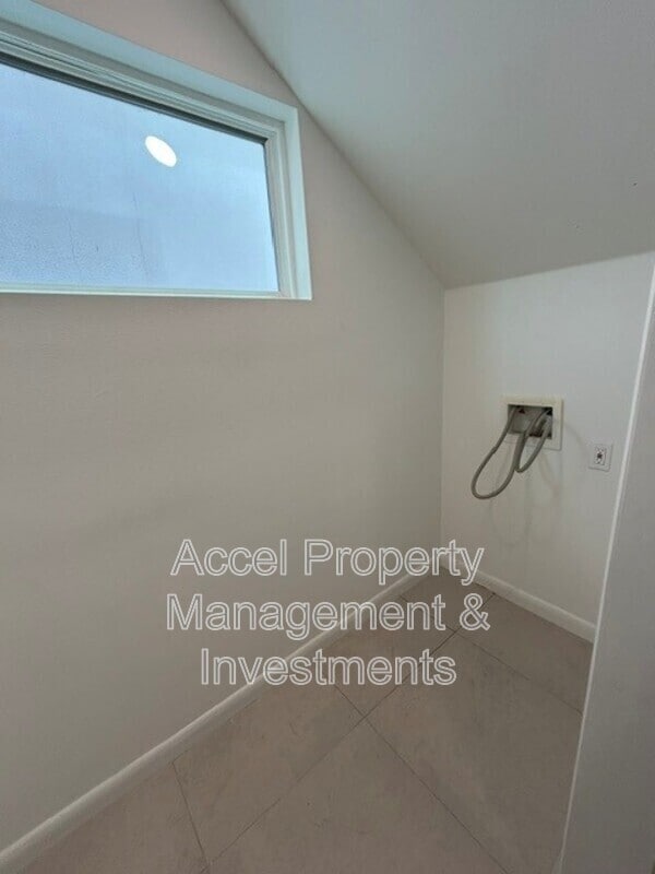 Photo - 209 N 28th St