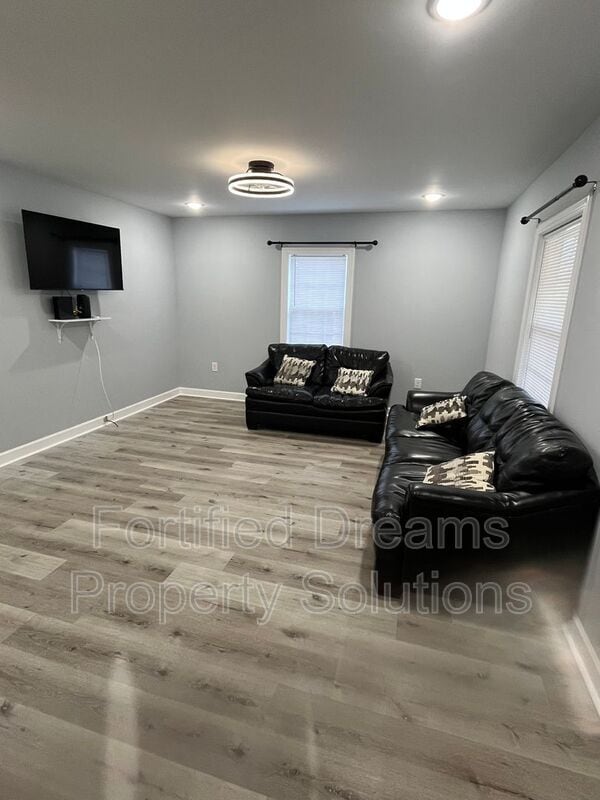 Photo - 551 Ridgeway Cir