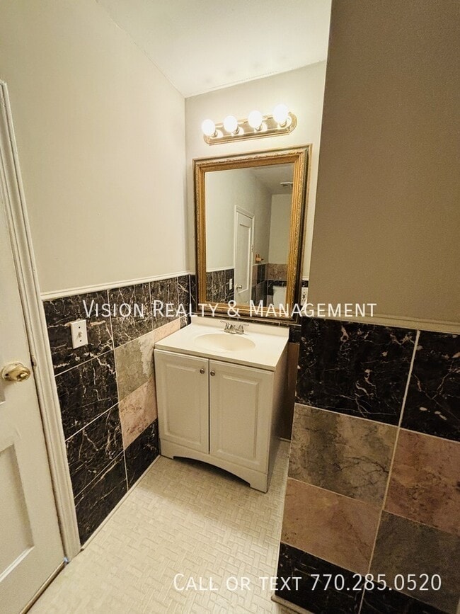 Photo - 302 Mandeville Ave