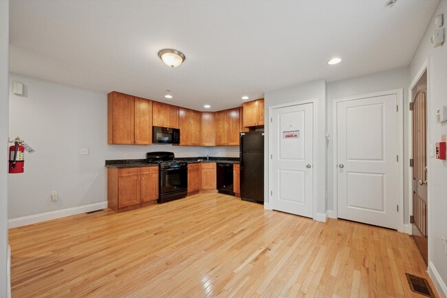 Building Photo - 1856 N 17th St Unit 1F