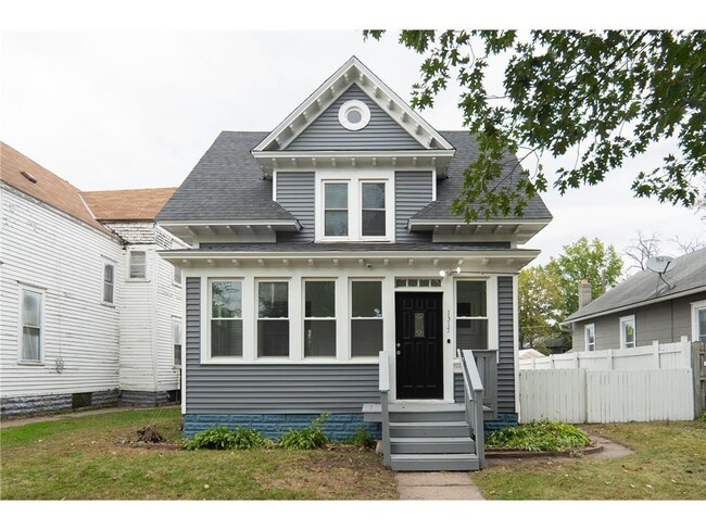 Building Photo - 1317 Reaney Ave E