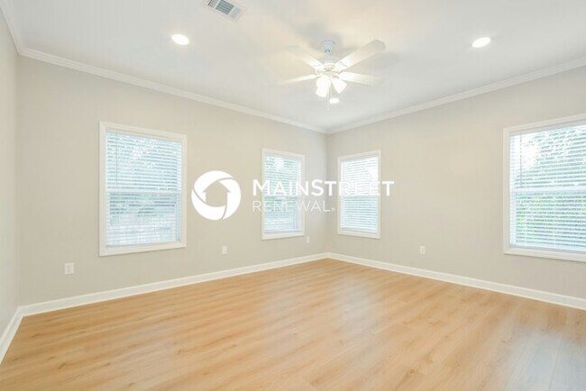 Photo - 4 Bedroom Pet-Friendly Home in Orlando, FL with Main Street Renewal