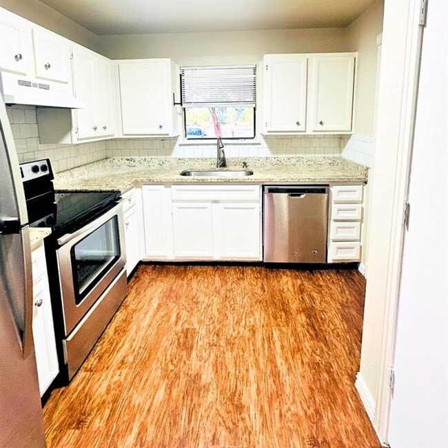 Photo - 16006 Parkway Dr