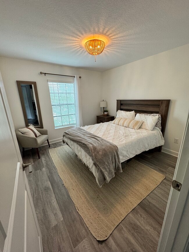 Photo - 1011 White Oak Ter