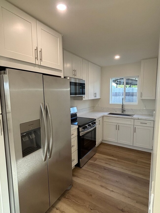 Photo - Contemporary 3 Bedroom Duplex with Washer Dryer and Mini Split AC