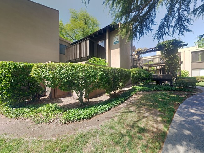 Building Photo - 639 Woodside Sierra Rental