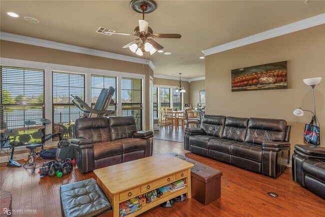 Photo - Gorgeous 4 Bedroom Home with Bonus Room in Bossier!