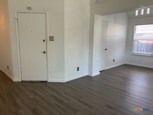 Photo - 2503 Armadillo Dr