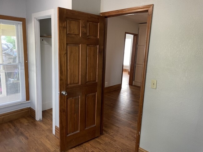 Photo - 513 E 2nd St