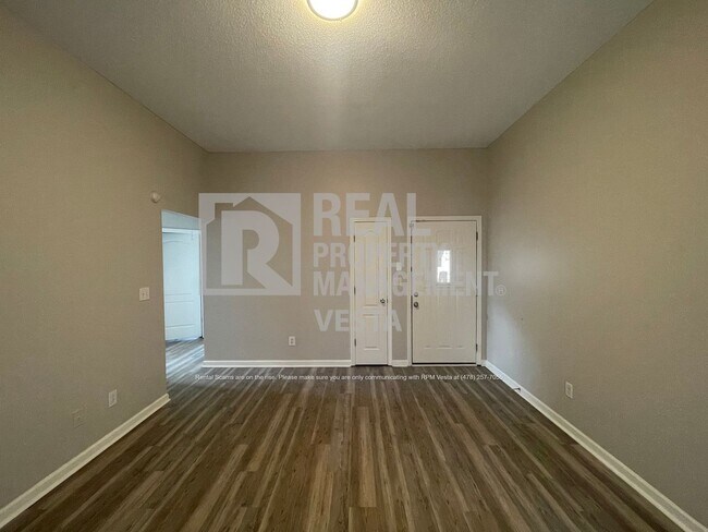 Photo - 109 Barley Pl