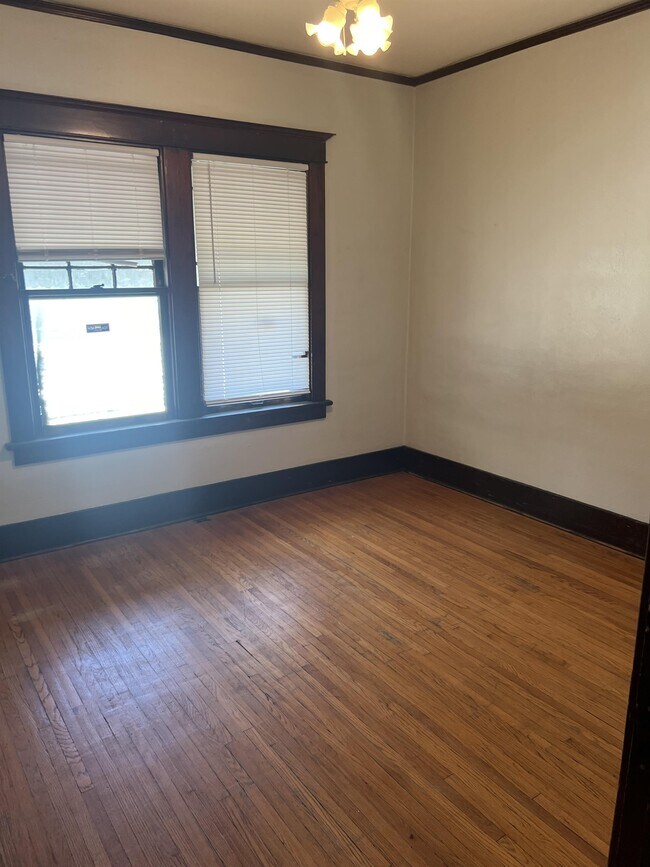 Photo - 210 W Richmond Ave