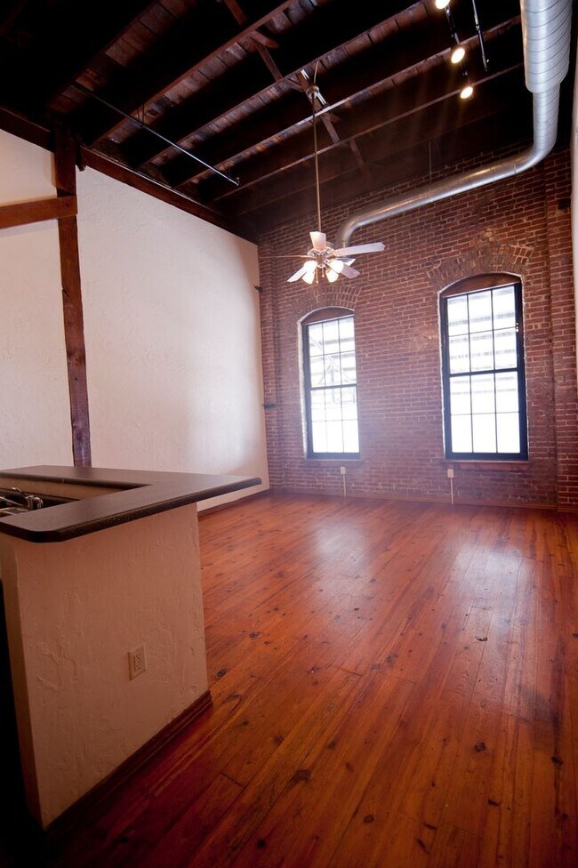 Photo - Stove Works Lofts 204 Unidad SW 204