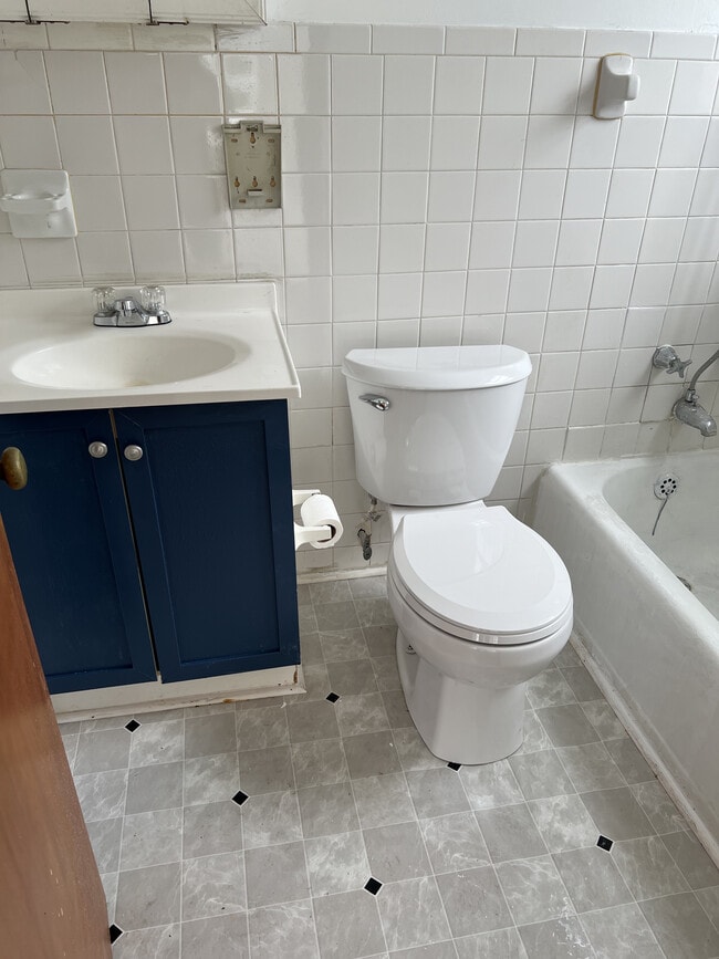 Bathroom - 2703 SE Indiana Ave Unit #3