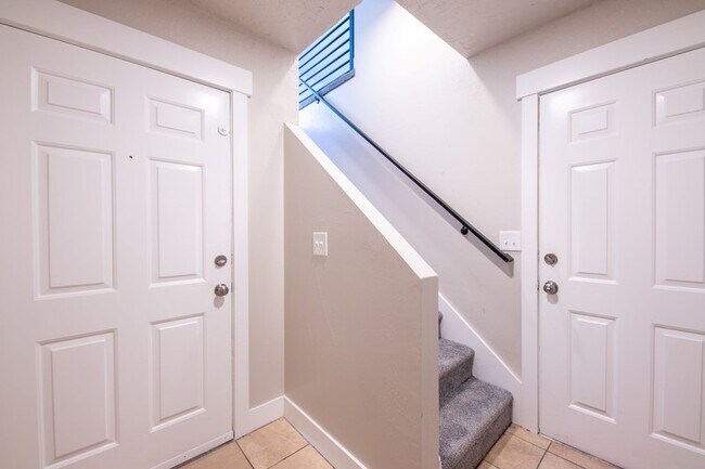 Photo - 5235 S Glendon Wy