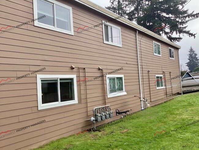 Building Photo - R72B Unit #1