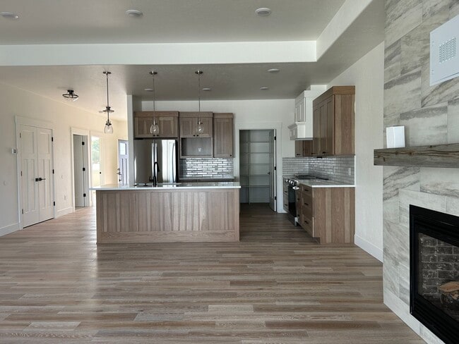 Photo - Gorgeous Custom Condo in Hamilton