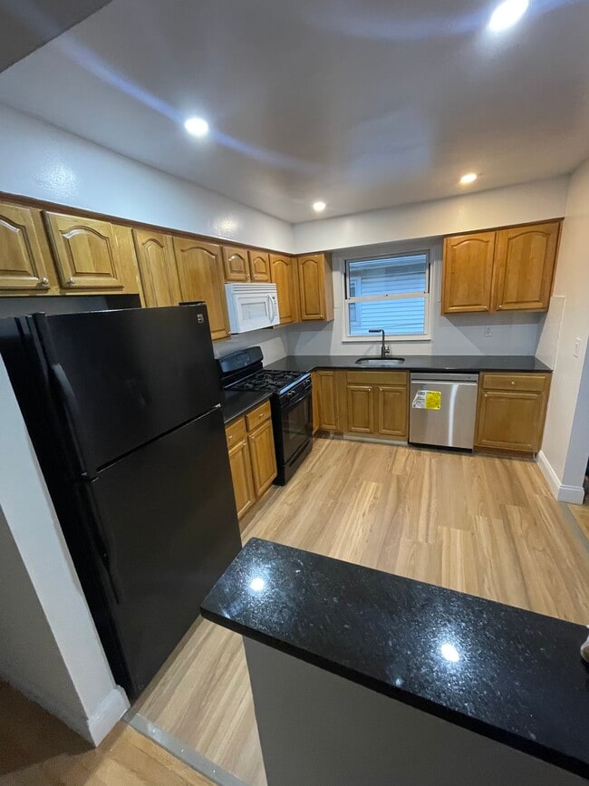 Photo - 160 Laconia Ave Unit 2