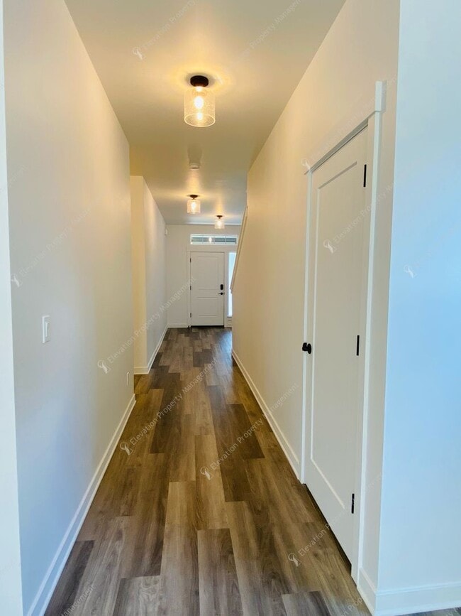 Photo - Bright & Spacious SE Bend Retreat with Vaulted Ceilings and Luxurious Primary Suite