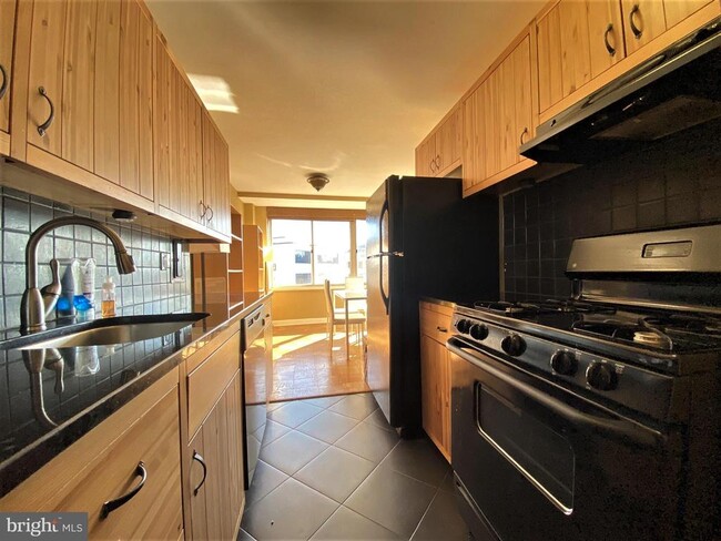 Photo - 922 24th St NW Unit 705