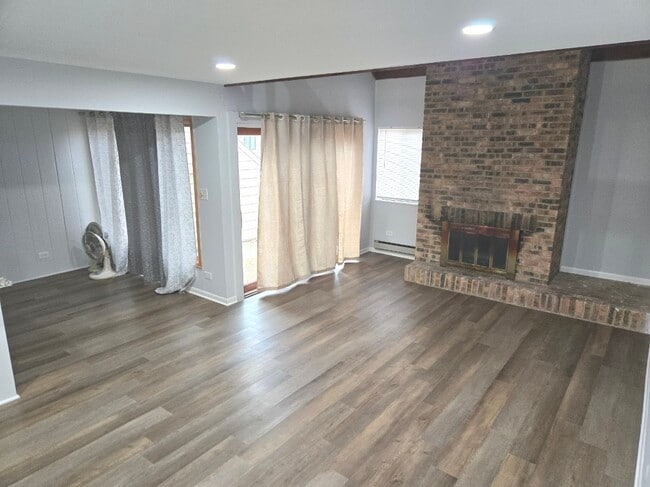 Building Photo - 3341 Beacon St Unit 31