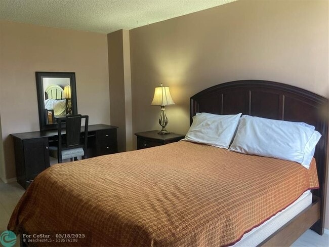 Photo - 3031 N Ocean Blvd Unidad 303