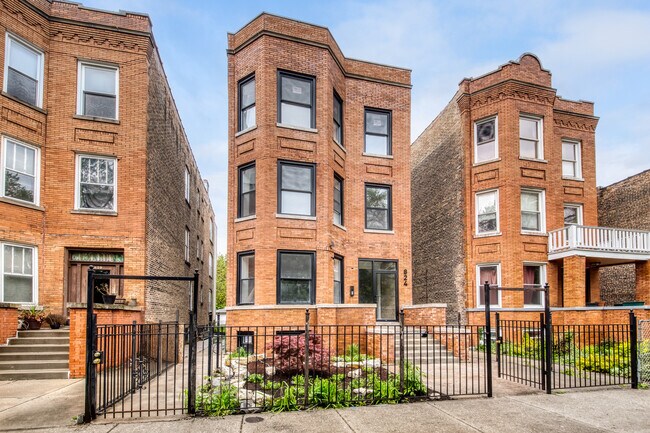 Building Photo - 824 N Maplewood Ave Unit 2