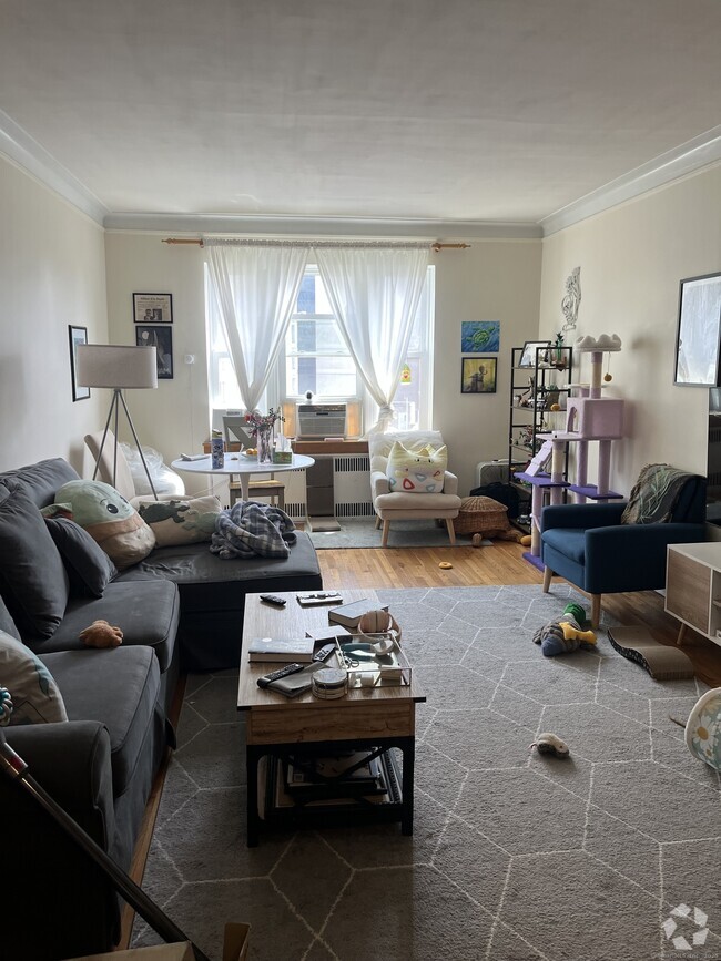 Building Photo - 70 Strawberry Hill Ave Unit APT 3-3F