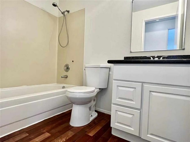 Photo - 430 4th St SE