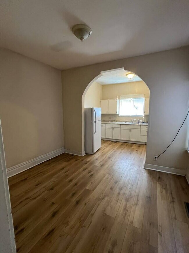 Photo - "Charming 1-Bedroom FIRST FLOOR Duplex in St. Louis City- Your Spacious 850 sq. ft. Retreat Await... Unit 1F